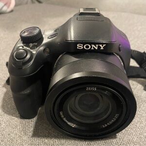 Sony Black Digital Camera with Zeiss Optics - FOR PARTS OR REPAIR ONLY UNTESTED